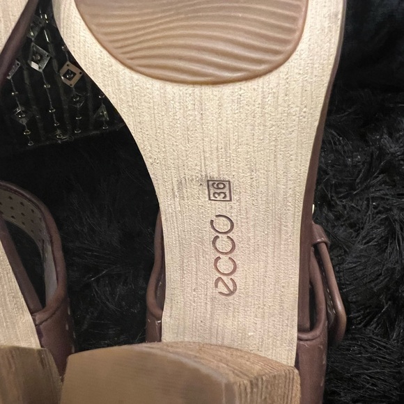 ECCO OMAK PERFORATED SANDAL - Picture 7 of 7